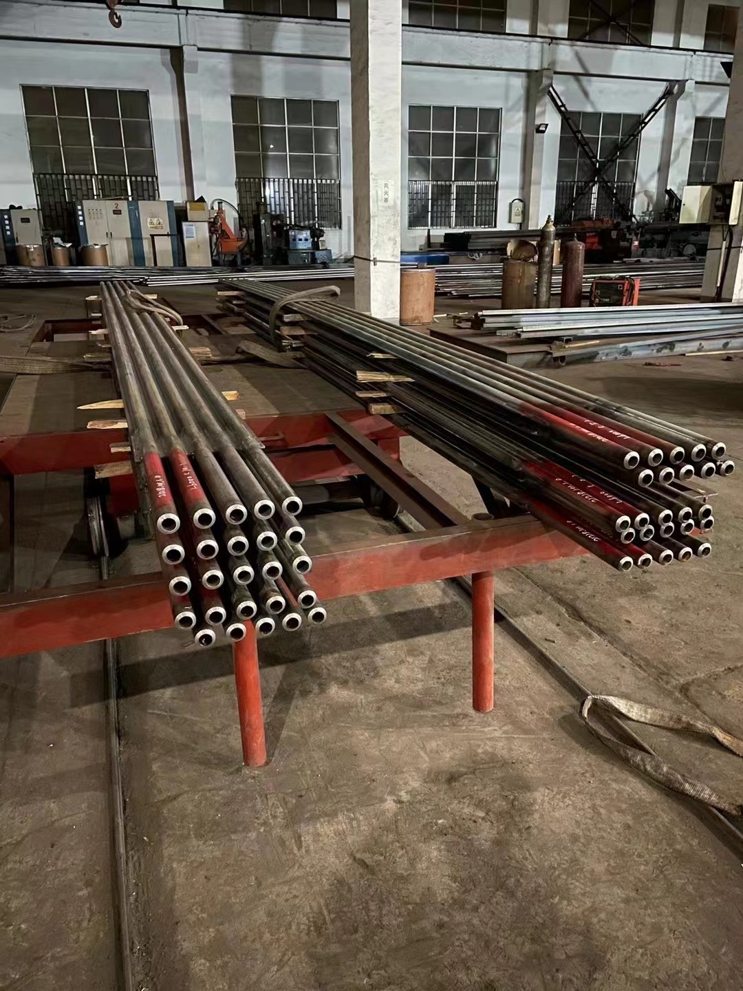 水冷壁管屏|管中心距76.2mm，管屏長(zhǎng)6米、5根一組，Φ63.5×7.1內(nèi)螺紋管，鰭片8mm