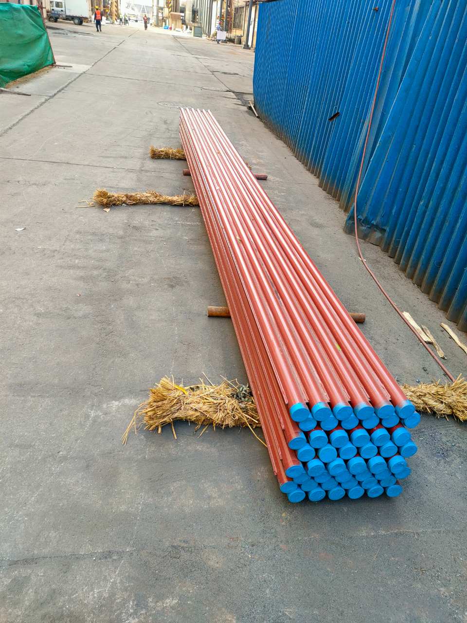 無縫鋼管管屏\ф31.8×5.5 內螺紋管排 節(jié)距49.8mm 鰭片要求6.4×18mm 材質SA-213T12 長6000mm 10根一屏