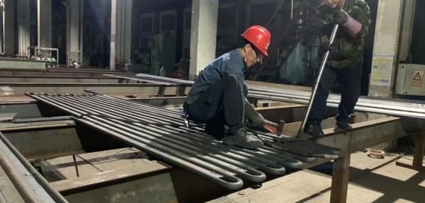 φ60.3×7.5\SA-210C 水冷壁帶鰭片內螺紋管，帶鰭片。2）附質量證明書，3）品牌：武鍋、東鍋、哈鍋選其一