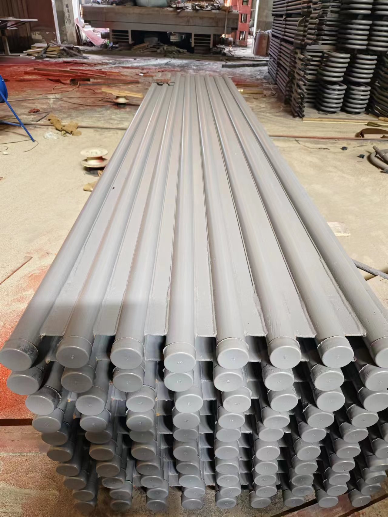 φ60.3×7.5\SA-210C 水冷壁帶鰭片內螺紋管，帶鰭片。2）附質量證明書，3）品牌：武鍋、東鍋、哈鍋選其一