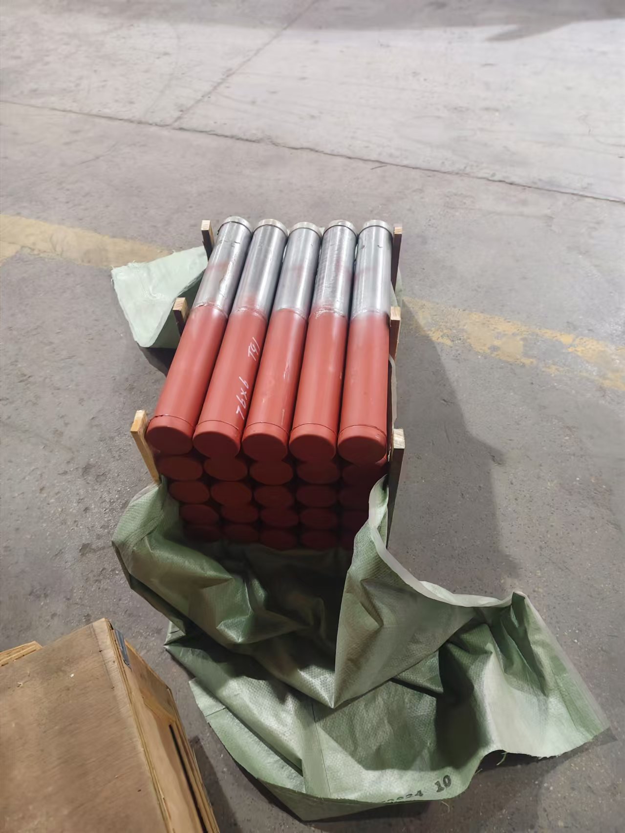 規格：ф76×6，長度600mm，材質：SA-213TP347HFG/SA-213T91,兩種材質各300mm